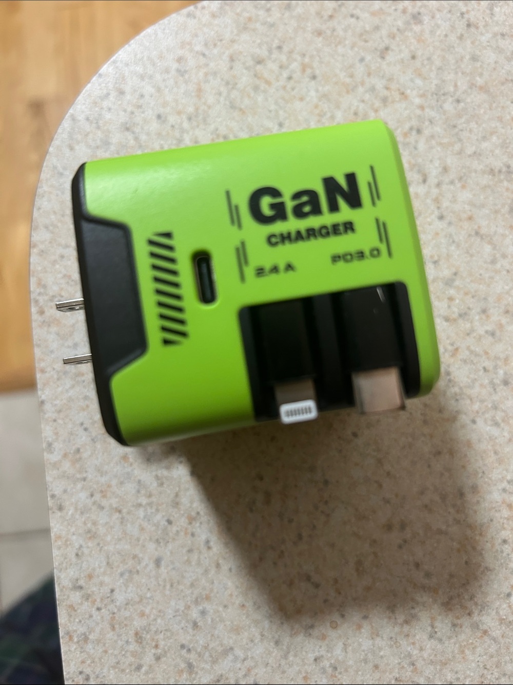 GANZ Green GaN Charger with Built-in Cables